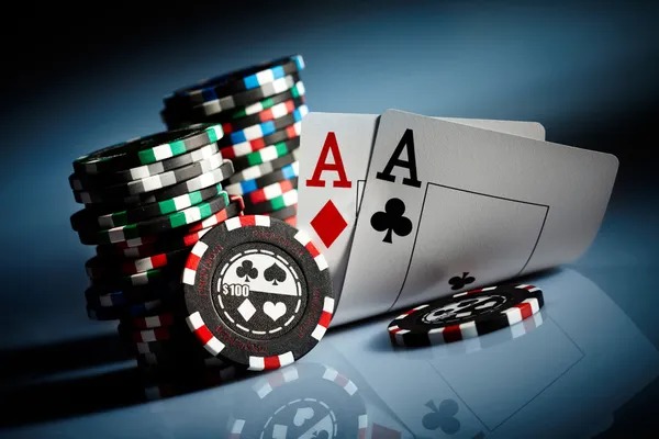 Multi-camera live dealer broadcast from studio
