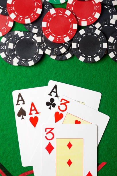 Live dealer table broadcast on mobile phone screen